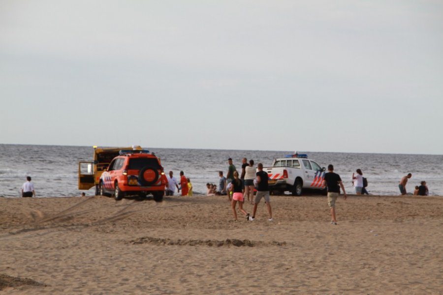 Reanimatie na verdrinking strand Katwijk